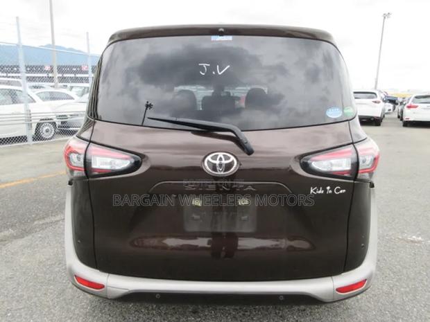 Toyota Sienta 2019