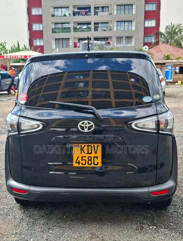 Toyota Sienta 2018 Black