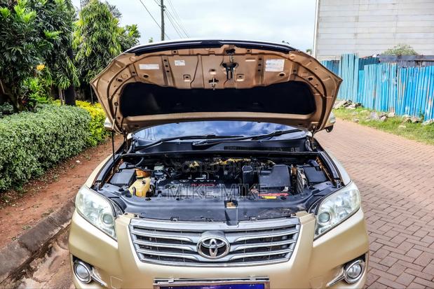 Toyota Vanguard 2011 Gold
