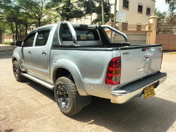 Toyota Hilux 2010 Silver