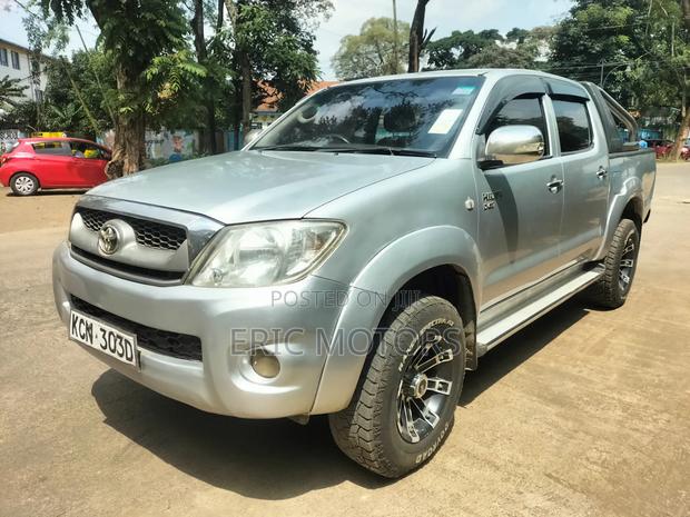 Toyota Hilux 2010 Silver