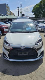 Toyota Sienta 2020 White for sale