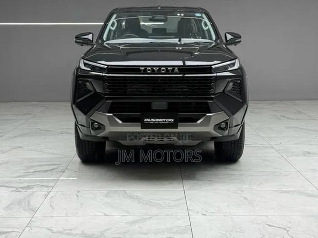 Toyota Hilux 2025 Black