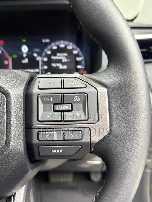 Toyota Hilux 2025 Black