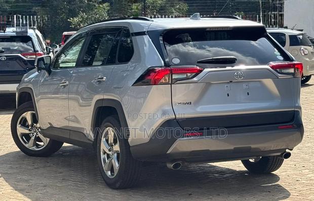 Toyota RAV4 2019 Silver
