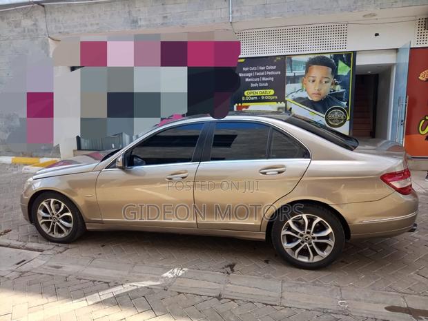 Mercedes-Benz C250 2008 Gold