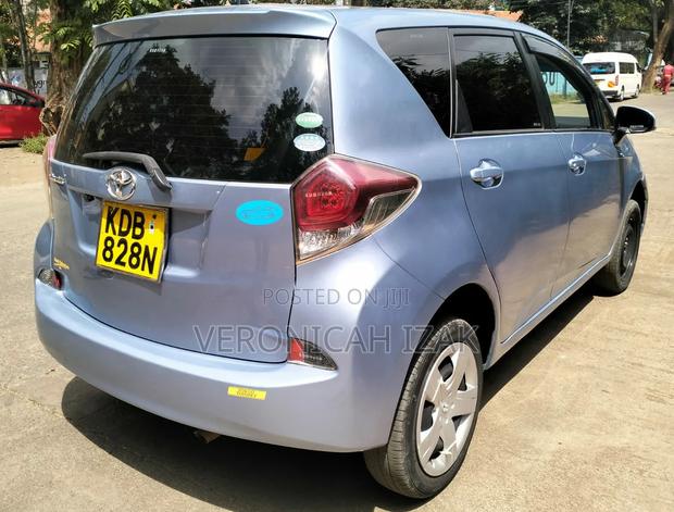 Toyota Ractis 2014 Blue