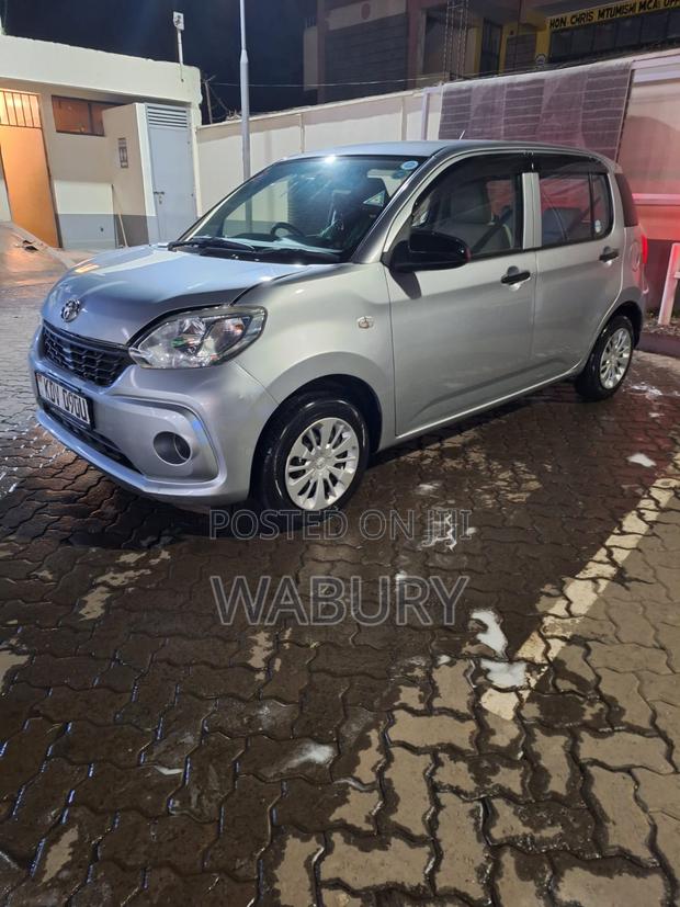 Toyota Passo 2018 Silver