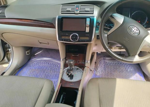 Toyota Premio 2012 Silver