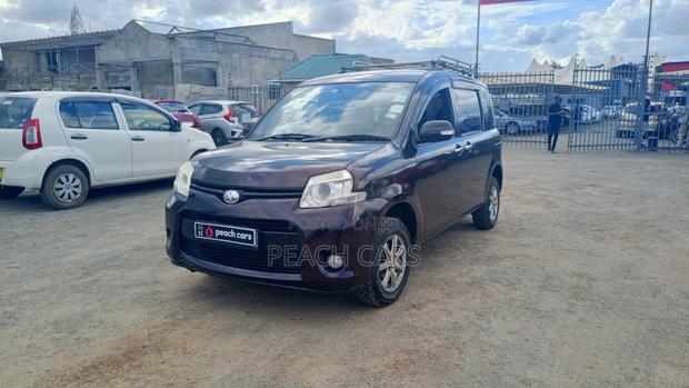 Toyota Sienta 2011 Purple