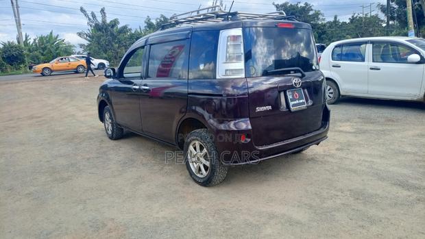 Toyota Sienta 2011 Purple