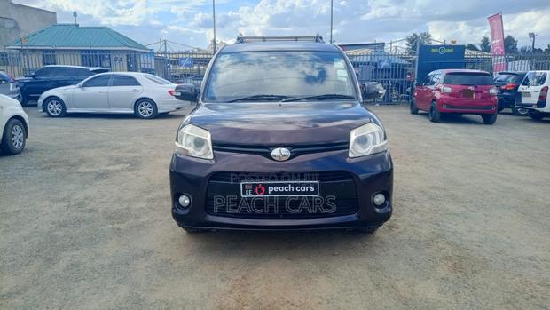 Toyota Sienta 2011 Purple