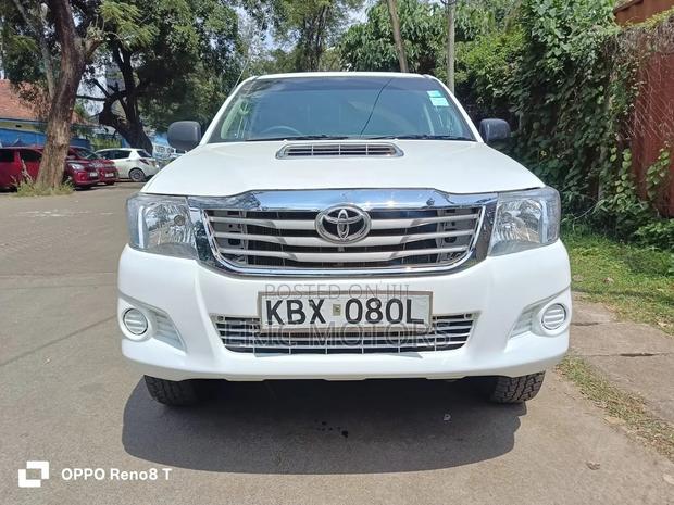 Toyota Hilux 2015 Off white