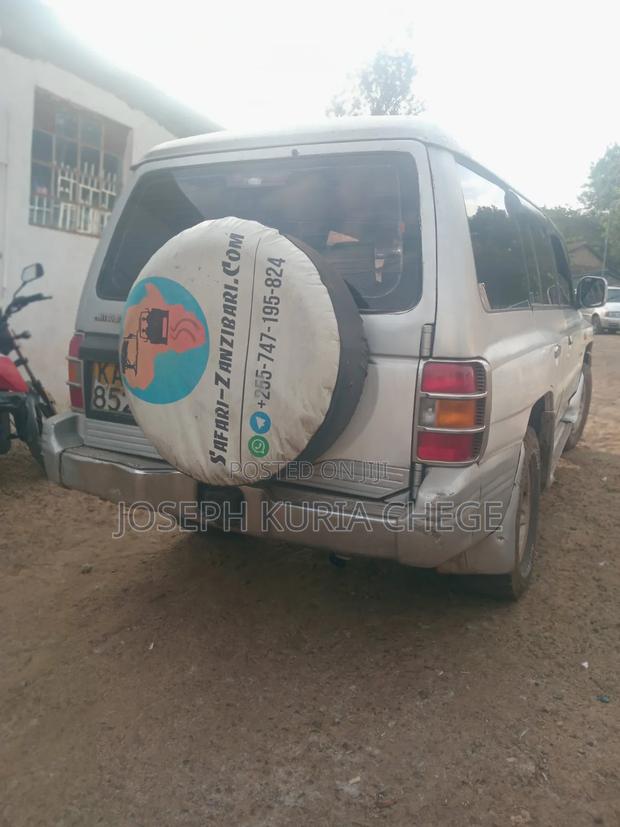 Mitsubishi Pajero 2000 Silver