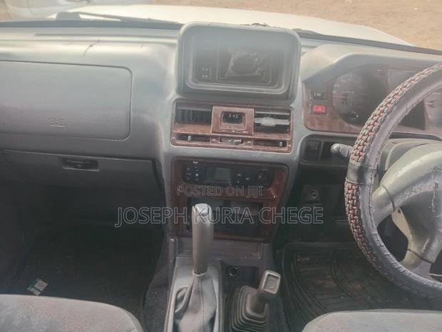 Mitsubishi Pajero 2000 Silver