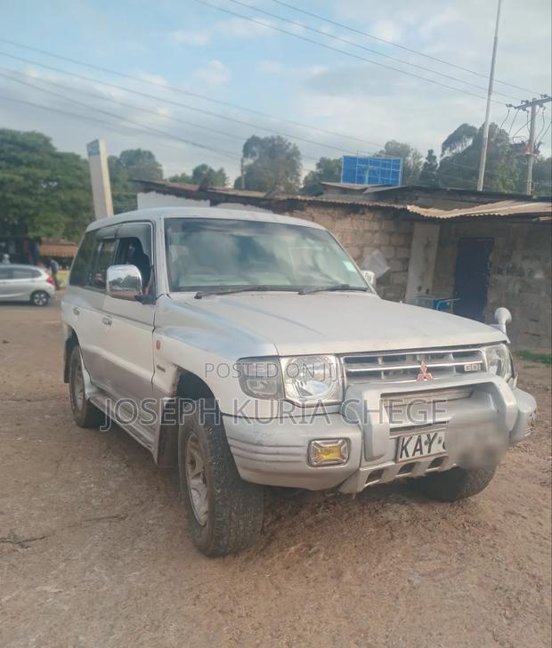Mitsubishi Pajero 2000 Silver