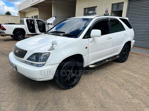 Toyota Harrier 2000 White