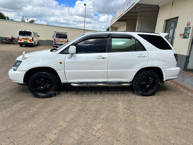 Toyota Harrier 2000 White