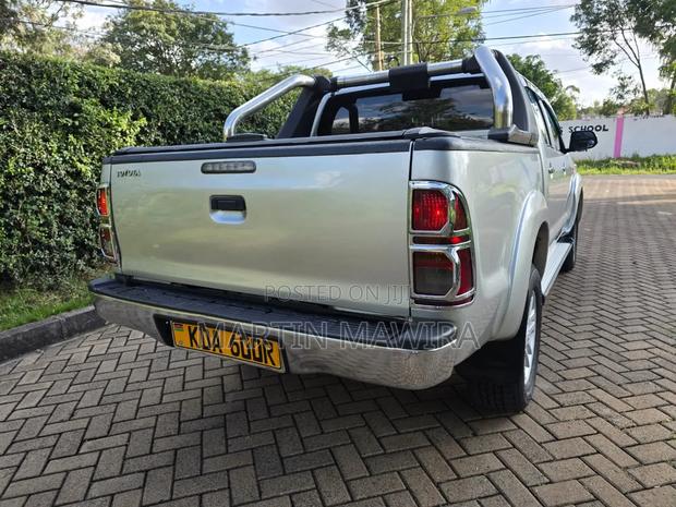 Toyota Hilux 2012 Silver