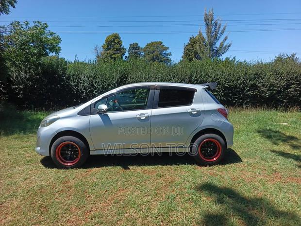 Toyota Vitz 2014 Silver