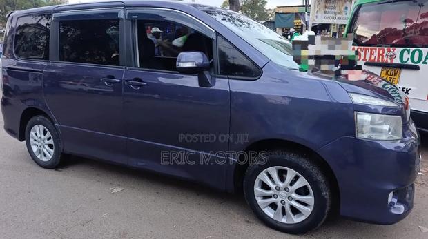 Toyota Voxy 2007 Blue