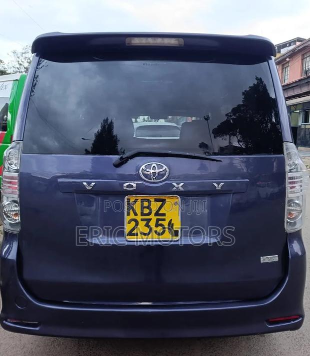 Toyota Voxy 2007 Blue