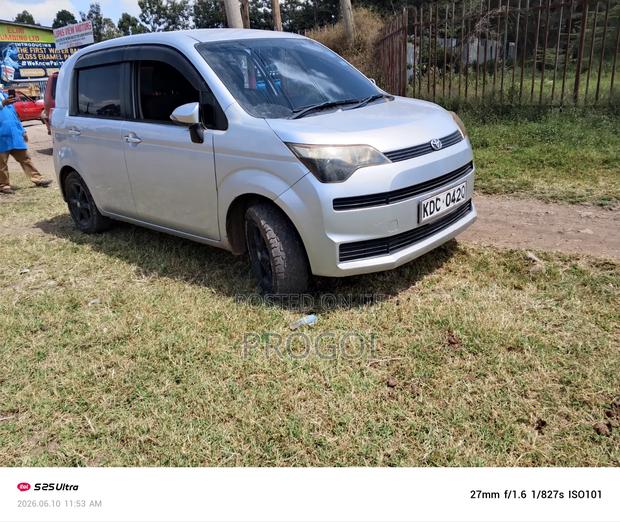 Toyota Spade 1.5 2015 Silver