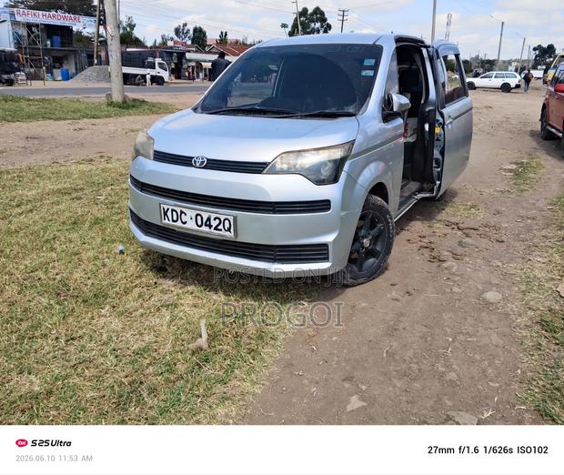 Toyota Spade 1.5 2015 Silver