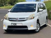 Toyota ISIS 2014 Pearl for sale