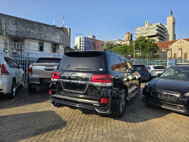 Toyota Land Cruiser 4.6 V8 ZX 2019 Black