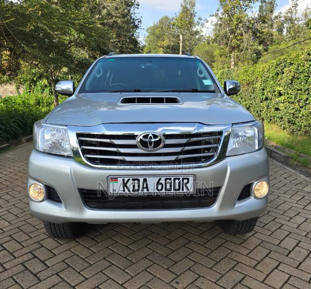 Toyota Hilux 3.0 D-4D 4x4 2012 Silver