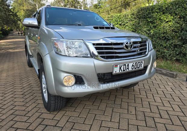 Toyota Hilux 3.0 D-4D 4x4 2012 Silver