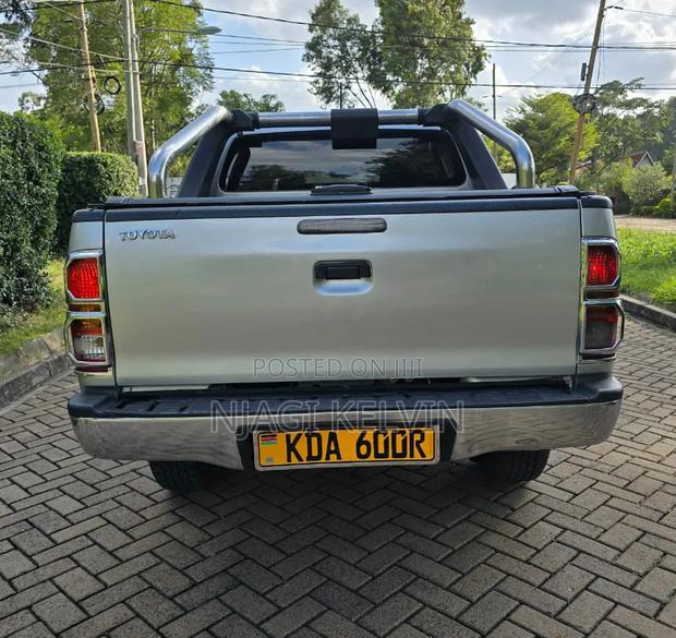 Toyota Hilux 3.0 D-4D 4x4 2012 Silver