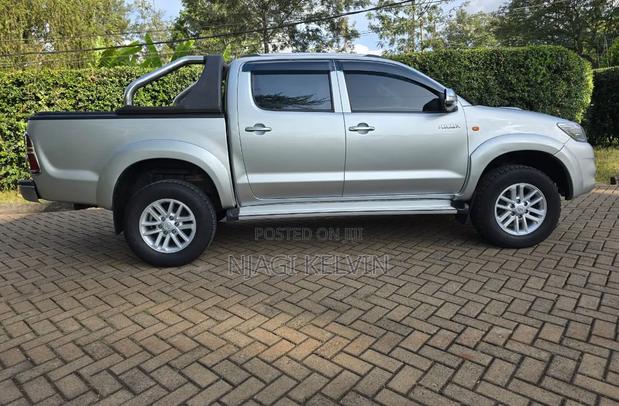 Toyota Hilux 3.0 D-4D 4x4 2012 Silver