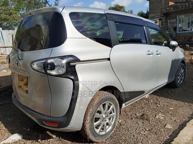 Toyota Sienta 2015