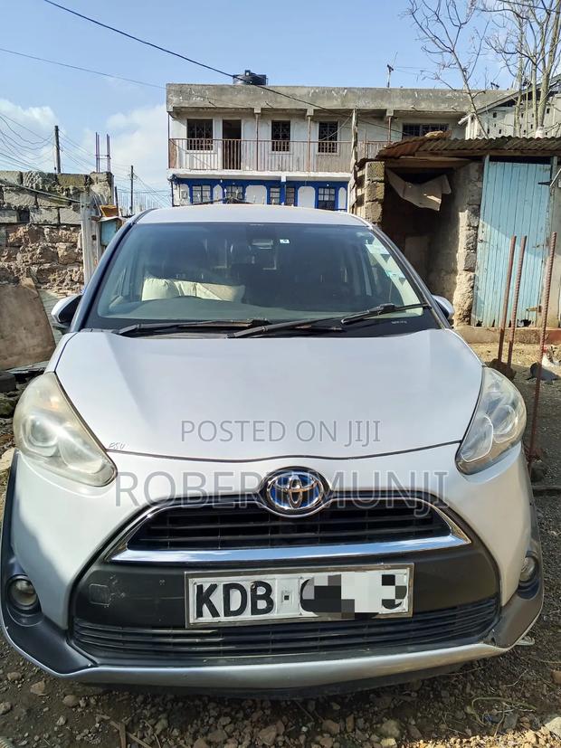 Toyota Sienta 2015