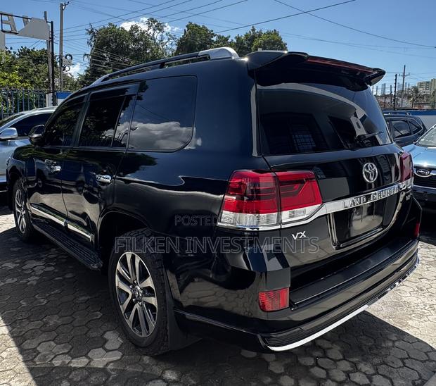 Toyota Land Cruiser 5.7 V8 VX-S 2016 Black