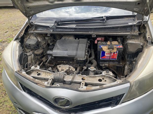 Toyota Vitz 1.0 FWD 5dr 2013 Silver