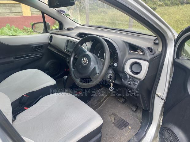 Toyota Vitz 1.0 FWD 5dr 2013 Silver