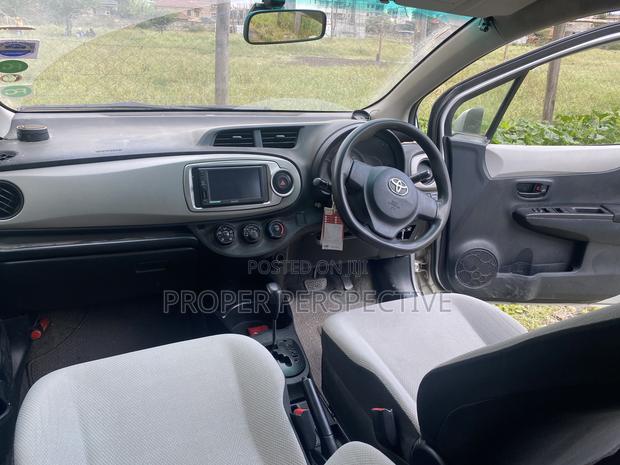 Toyota Vitz 1.0 FWD 5dr 2013 Silver