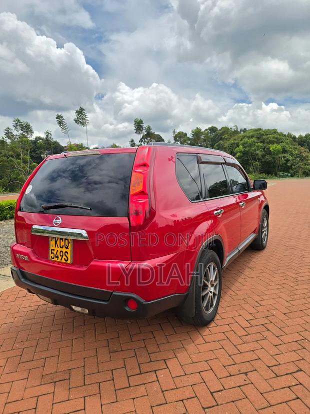 Nissan X-Trail 2010 Red