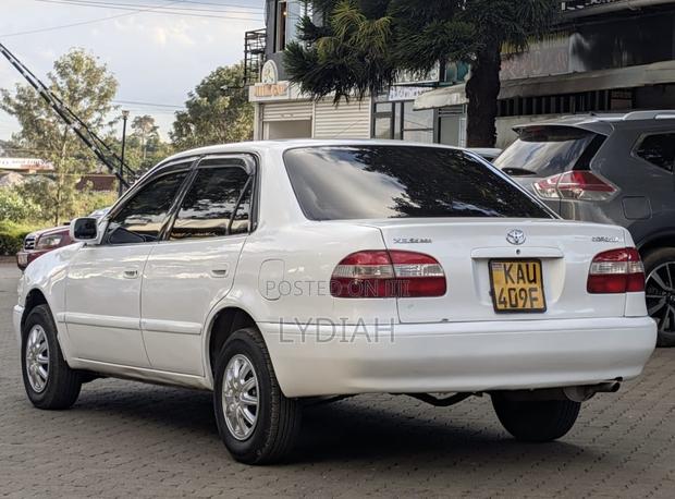Toyota Corolla 1998 White