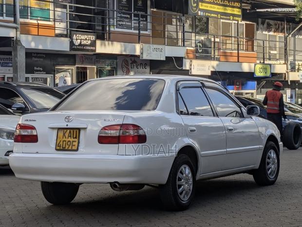 Toyota Corolla 1998 White