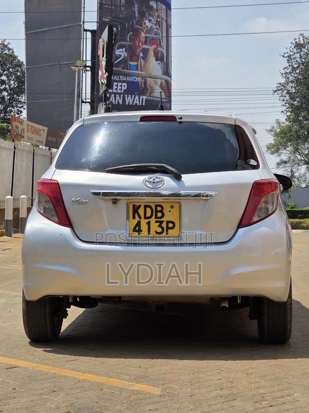 Toyota Vitz 2013 Silver