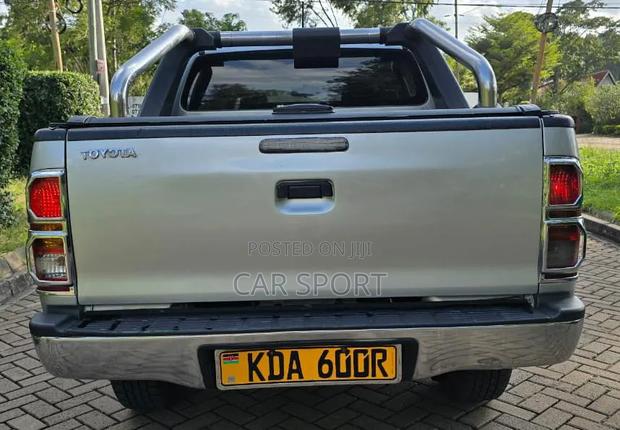 Toyota Hilux 2012 Silver