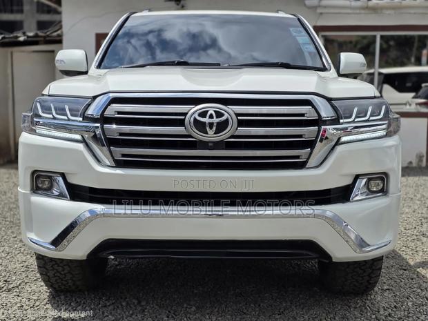 Toyota Land Cruiser 2010 White