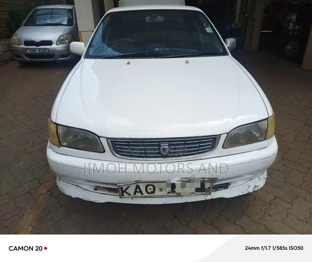 Toyota Corolla 1999 White