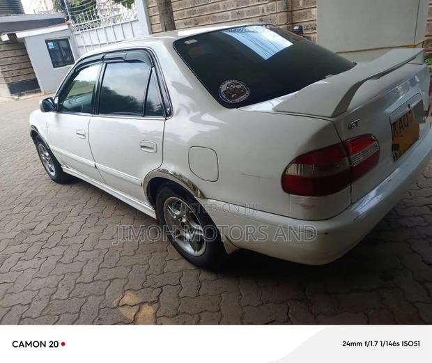 Toyota Corolla 1999 White