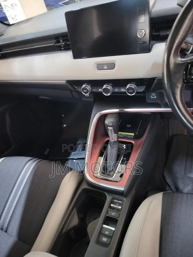 Honda Vezel 2021 Off white