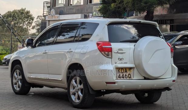 Toyota Vanguard 2013 White